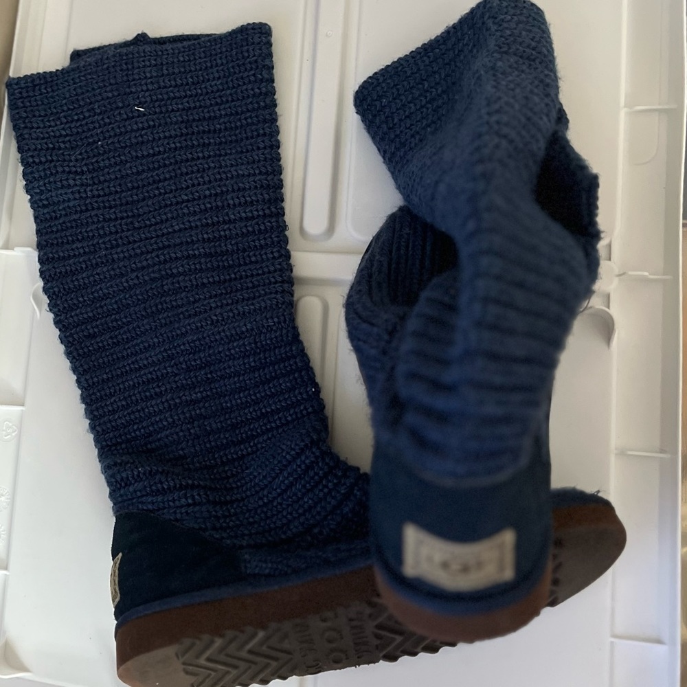 Women’s size 7 blue classic cardy cable knit Uggs